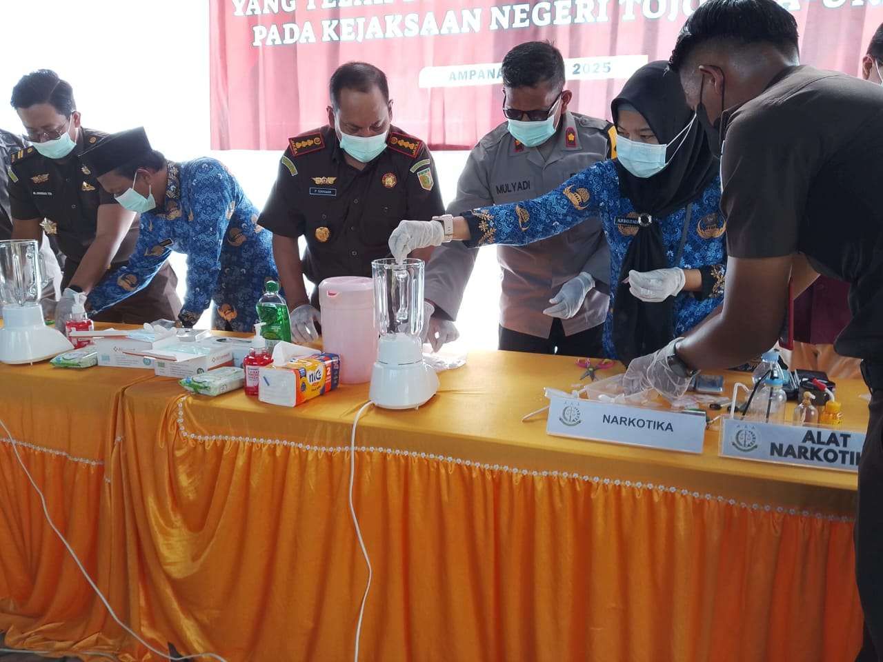 Kejari Touna Musnahkan Barang Bukti Perkara Pidana